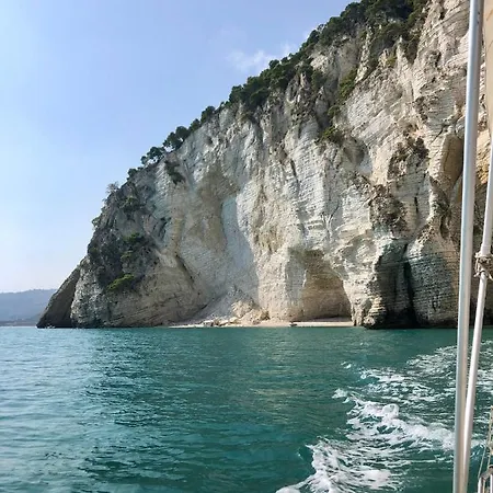 Wine & Roses Mattinata