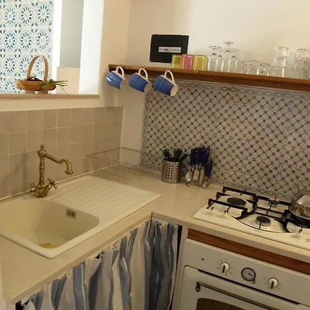 Wine & Roses Mattinata